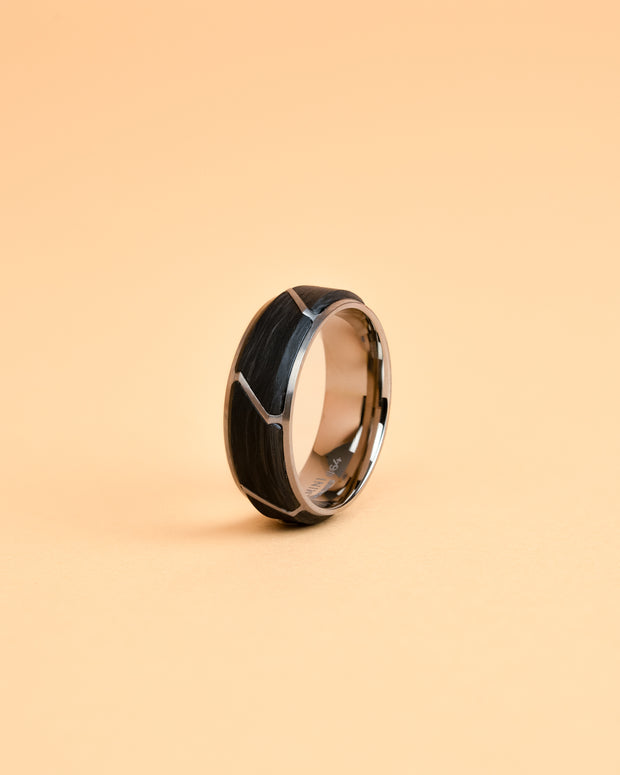 8mm Exclusieve titanium ring met gesmeed carbon