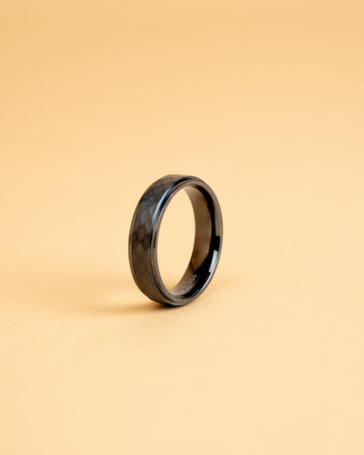 6 mm Titanring mit Schwarz-auf-Schwarz-Finish