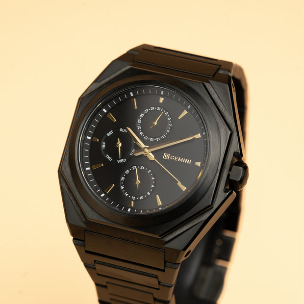 42mm horloge met zwarte afwerking en gouden details