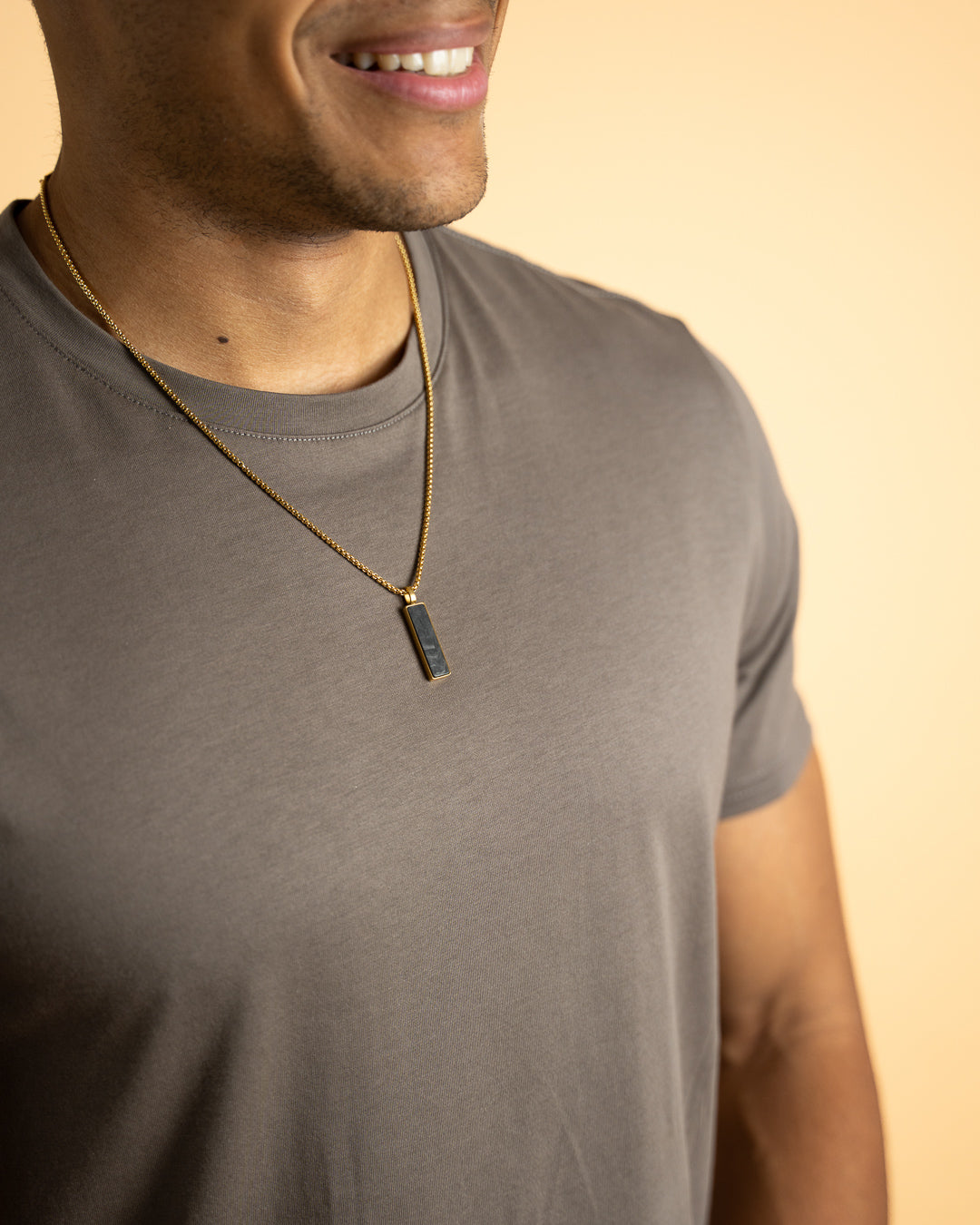 Gold-plated stainless steel necklace with a forged carbon finish