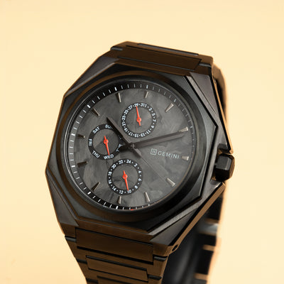 44-mm-Limited-Edition-Uhr mit Carbon-Zifferblatt und schwarzem Finish