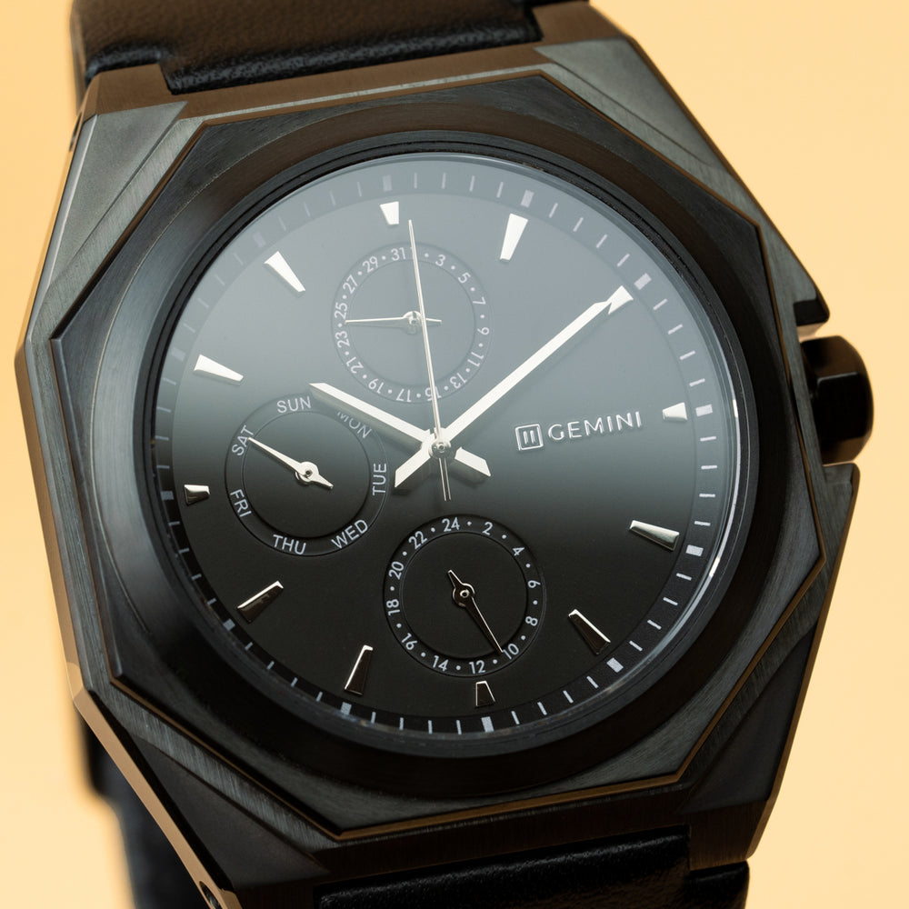 Montre de 42mm en acier noir avec bracelet en cuir italien