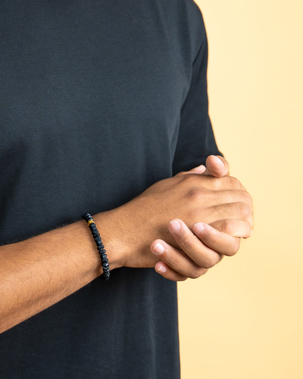 Exclusive bracelet with hand-cut black Agate stone and 18k gold plating