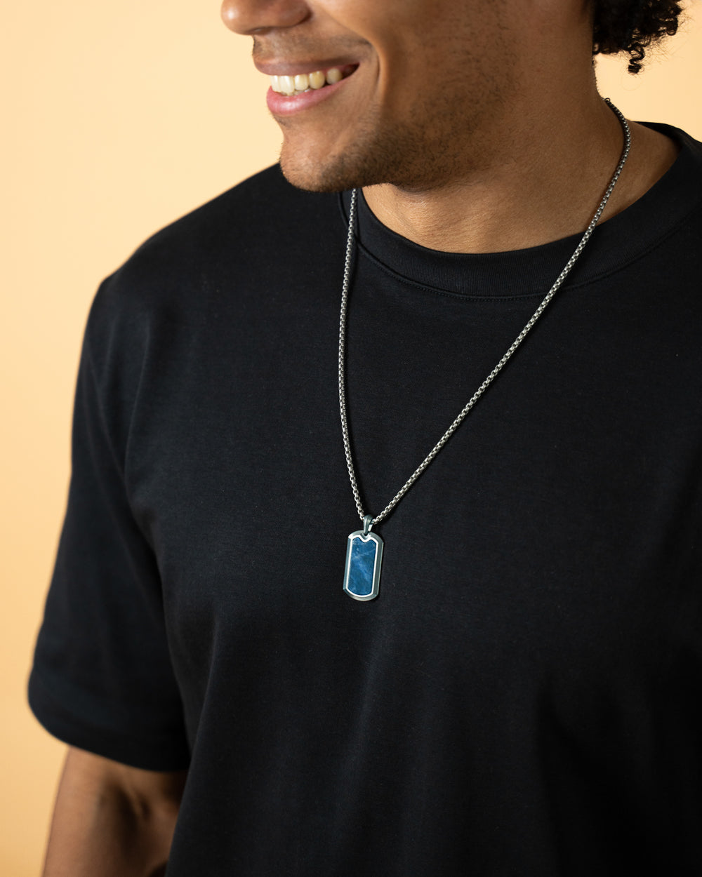 Collier en titane avec pierre Blue Jeremejevite