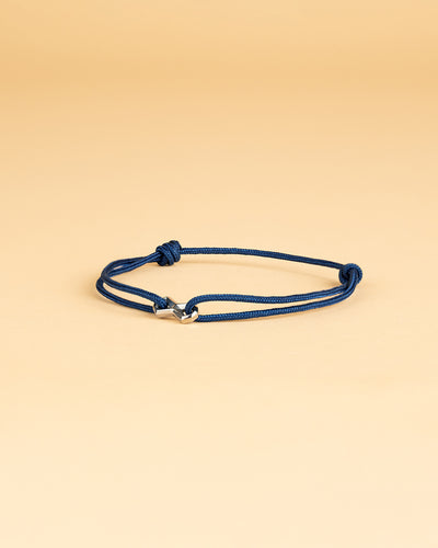 1,5 mm blaues Nylonarmband mit einem versilberten Infinity-Zeichen