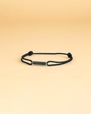 Bracelet en nylon noir de 1,5 mm avec une finition en carbone noir et titane
