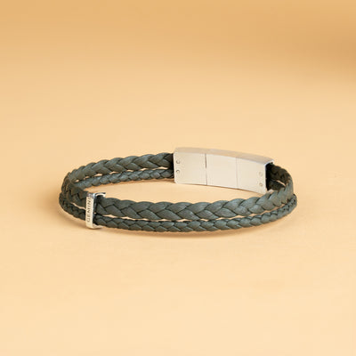 Doppeltes grünes Armband aus italienischem Nappaleder mit versilberter Oberfläche