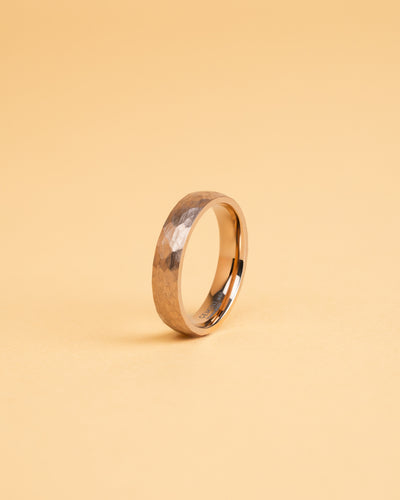 Bague en titane de 5 mm avec finition bronze à facettes