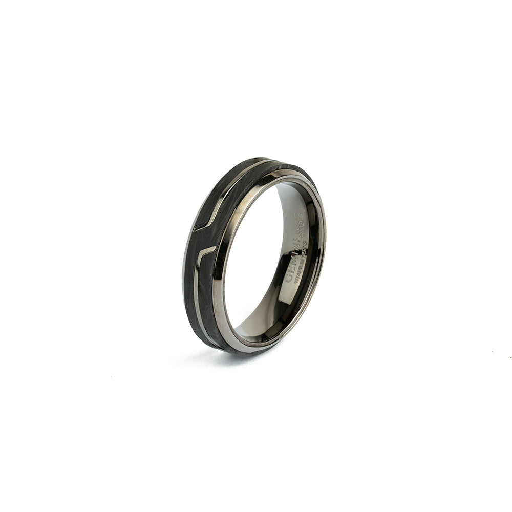 Zwarte titanium ring met gesmeed carbon