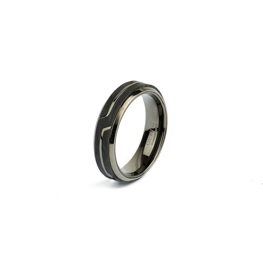 Schwarzer Titanring mit geschmiedetem Carbon-Finish