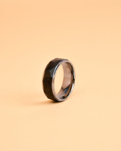 8mm Titanium ring met zilverkleurige en zwarte afwerking