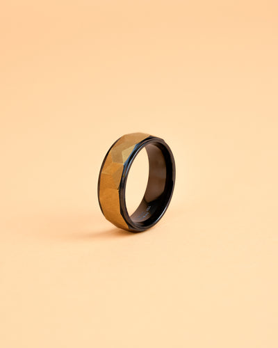 8mm Titanium ring met zwarte en goudkleurige afwerking