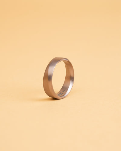 Bague de 6mm torsadée en titane plaqué bronze